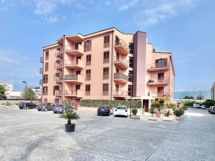 Appartamento quadrilocale in vendita in Via Roccazzo, Palermo