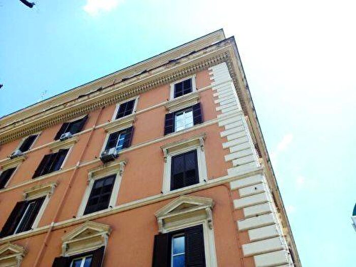 Appartamento trilocale in affitto in Piazza delle Finanze, Repubblica, Roma