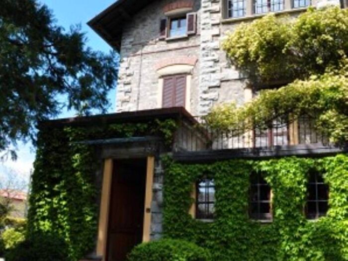 Appartamento con 5 locali in affitto in via Armando Diaz, Centro, Mandello del Lario