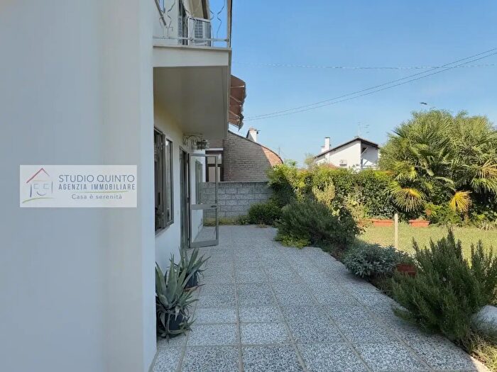 Casa con 5 locali in vendita in Paese