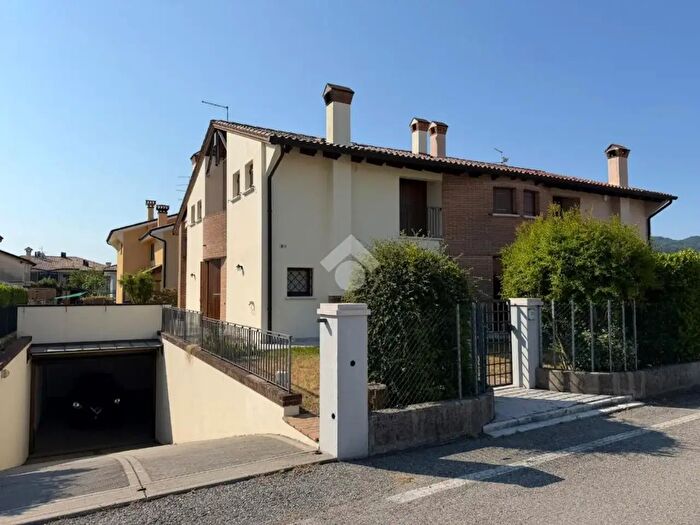 Casa trilocale in vendita in Via Brigata Julia, Pederobba
