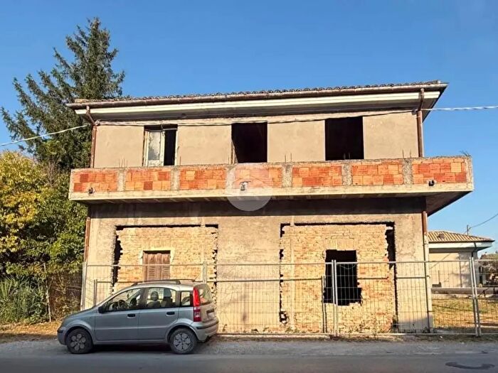 Casa con 5 locali in vendita in Via Flaminia, Cartoceto