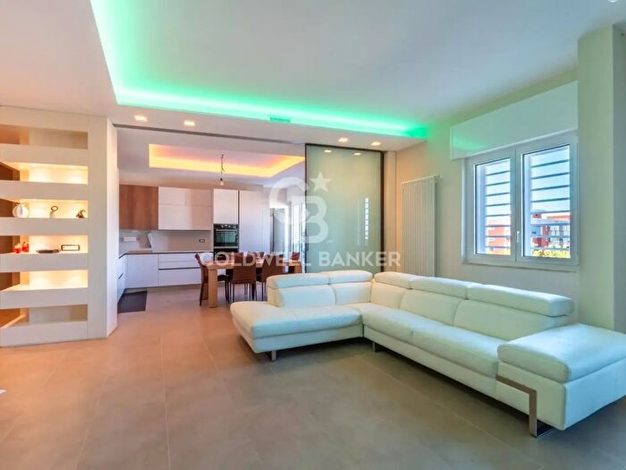 Appartamento con 5 locali in vendita in Via Antonio Lucarelli, Bari