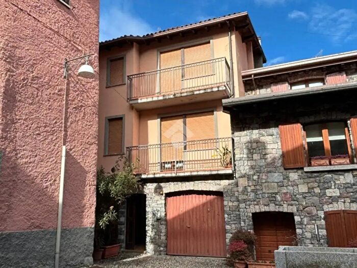 Casa trilocale in vendita in Via Gallerie, Malegno