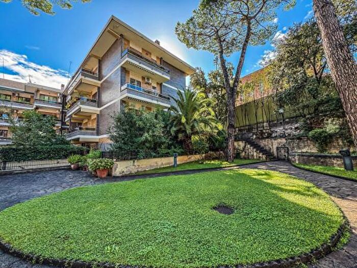 Appartamento trilocale in vendita in Via Aurelia, Roma