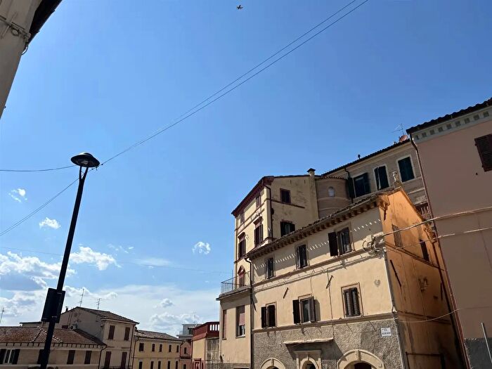 Casa con 7 locali in vendita in Polverigi