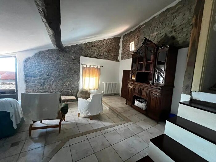 Casa con 8 locali in vendita in Beverino