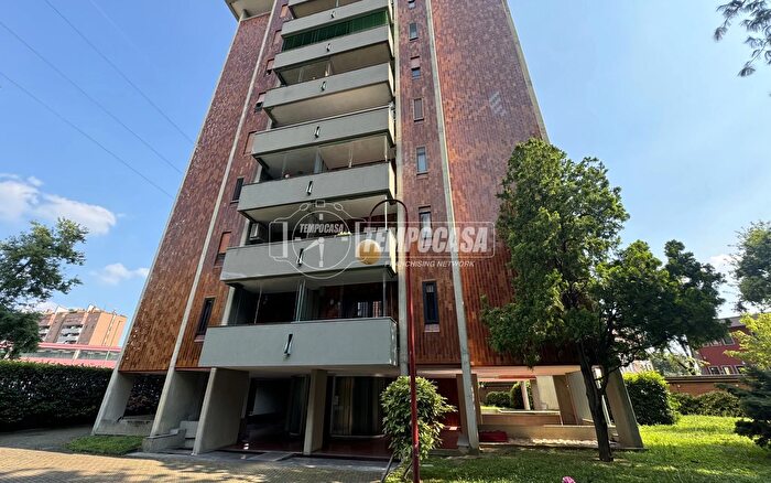 Appartamento trilocale in vendita in Via Luigi Einaudi, Cologno Monzese