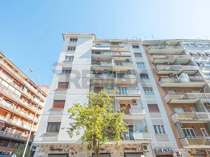 Appartamento con 7 locali in affitto in Via Rocca Priora, Roma