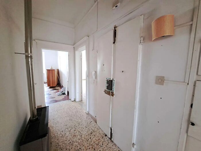 Appartamento con 5 locali in vendita in Via Maggi, Livorno