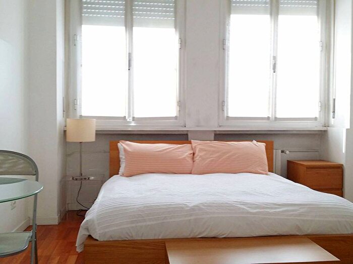 Appartamento trilocale in affitto in Via Giovanni Battista Pergolesi, Centrale, Milano