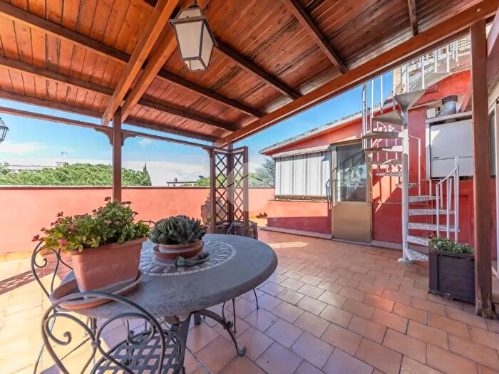 Appartamento con 5 locali in vendita in Via Ettore Romagnoli, Roma