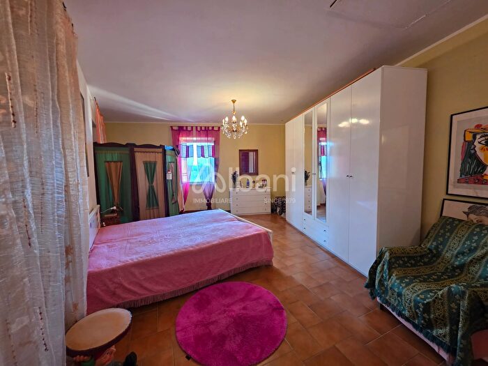 Casa quadrilocale in vendita in Piazza Luciano Picedi, Arcola