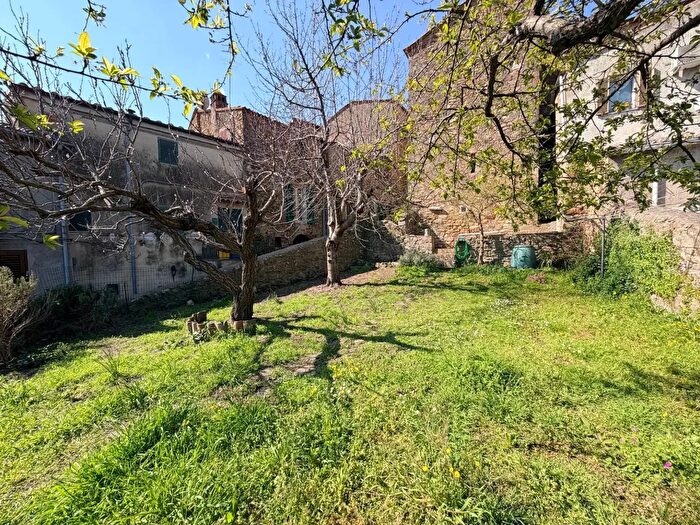 Appartamento con 5 locali in vendita in Vicolo di Porta Nuova Pereta, Magliano In Toscana