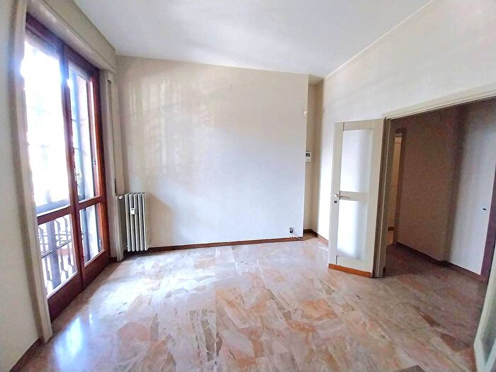 Appartamento trilocale in affitto in Via Monferrato, Washington, Milano