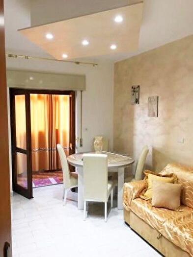 Appartamento trilocale in vendita in Via Santa Maria del Sangue, Aci Catena