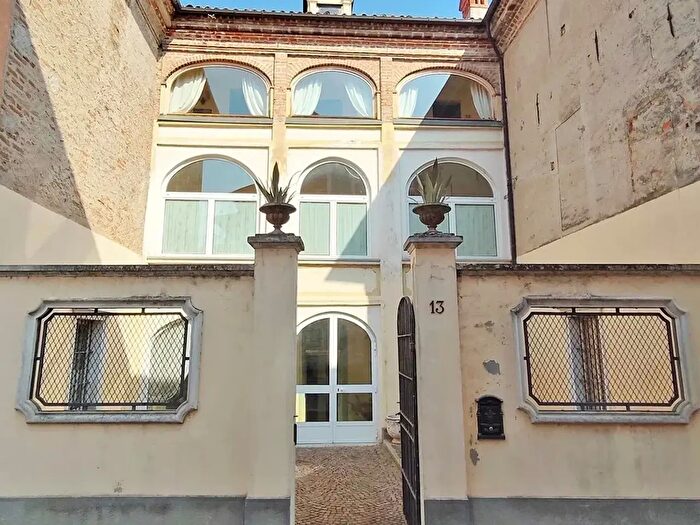 Casa con 11 locali in vendita in Piozzo