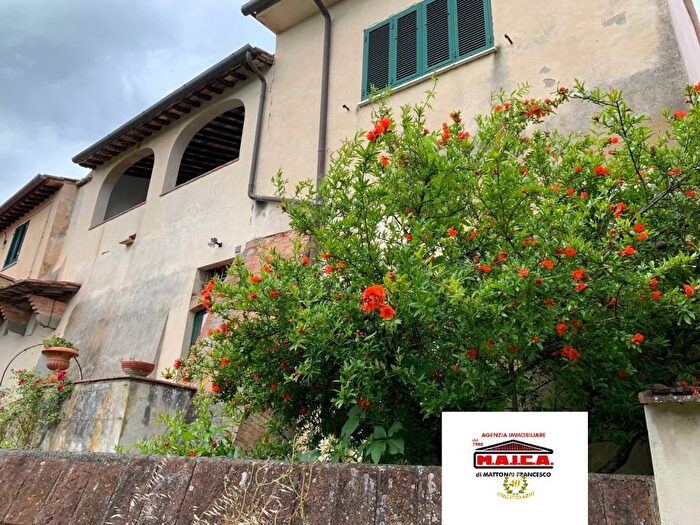 Casa con 6 locali in affitto in Palaia