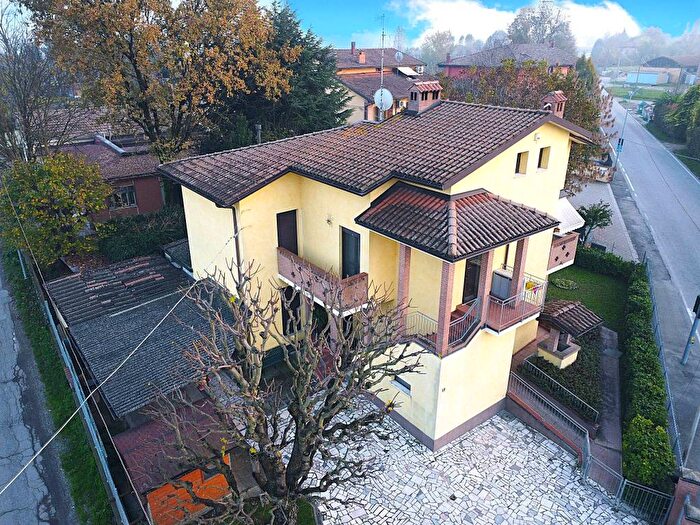 Casa con 6 locali in affitto in Via per Riolo, Riolo, Castelfranco Emilia