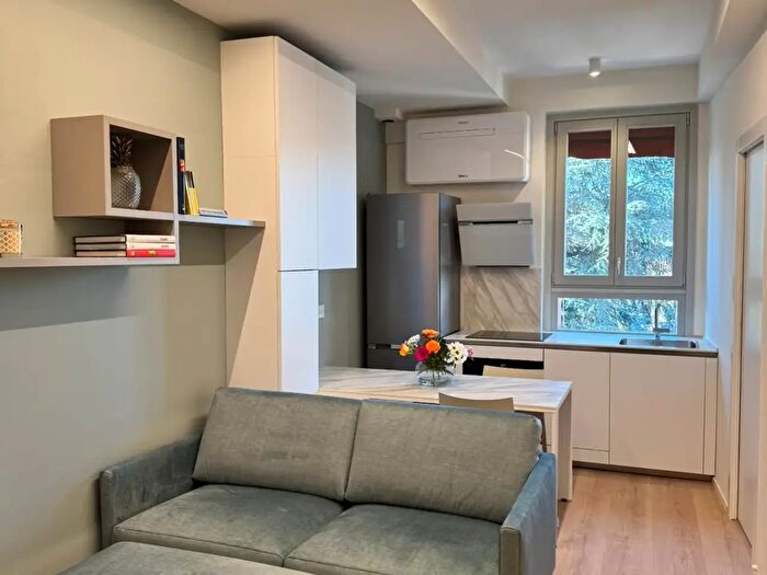 Appartamento trilocale in affitto in Via Castiglione, Bologna