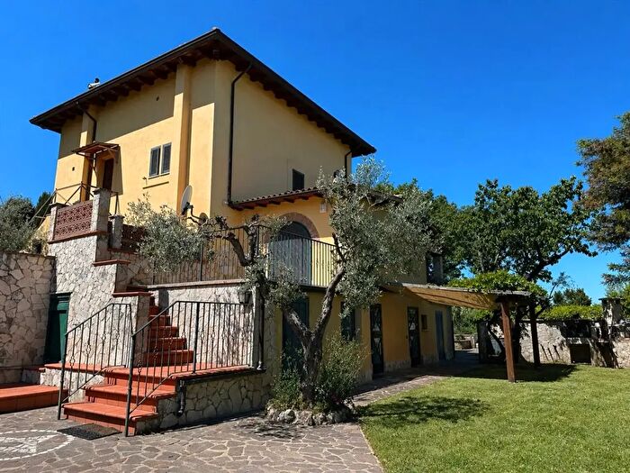 Casa con 6 locali in vendita in Via del Casale Mazzini, Montecompatri