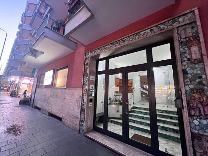 Appartamento con 5 locali in affitto in Via Francesco Cilea, Vomero, Napoli