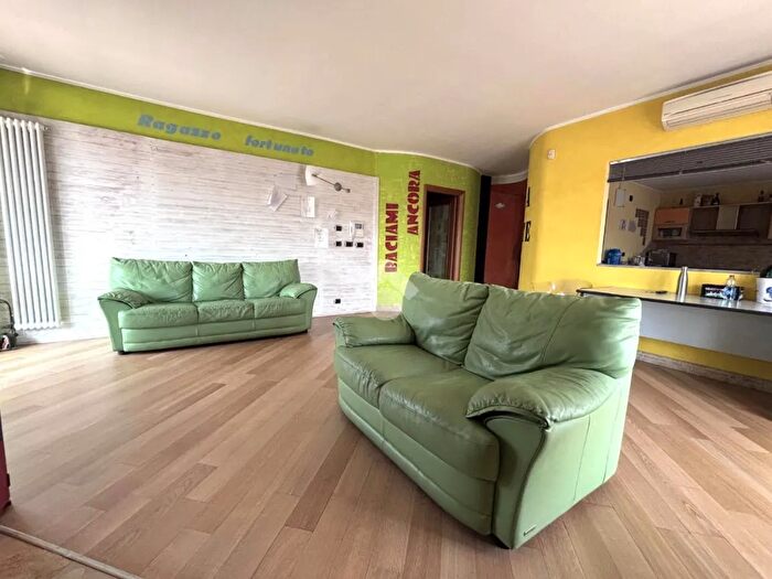 Appartamento quadrilocale in vendita in Via Lioni, San Paolo DArgon