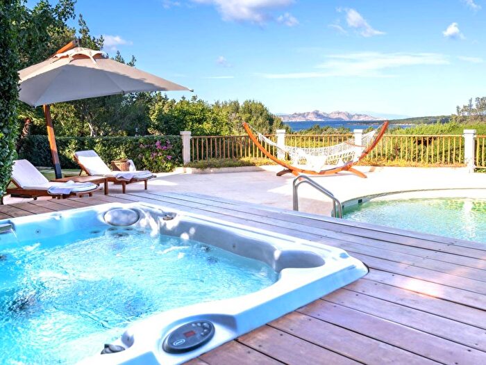 Casa con 6 locali in affitto in Via Spargi, Porto Cervo, Arzachena