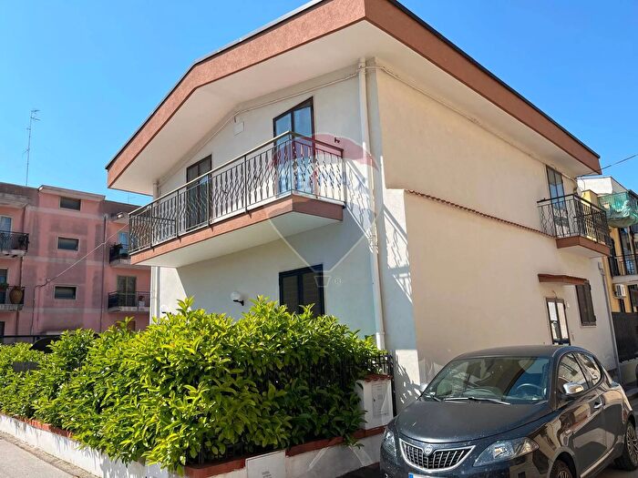 Casa con 6 locali in vendita in Via Dante Alighieri, Valenzano