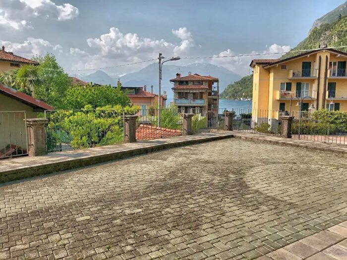 Appartamento quadrilocale in affitto in Via Roma, Lierna