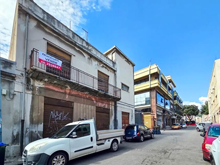 Casa in vendita in Via Roma a, Messina