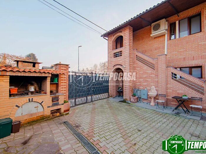Casa quadrilocale in vendita in Via Milano, Santa Cristina E Bissone