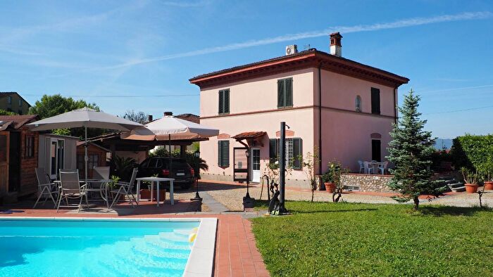 Casa con 9 locali in vendita in a del Giardinetto, Capannori