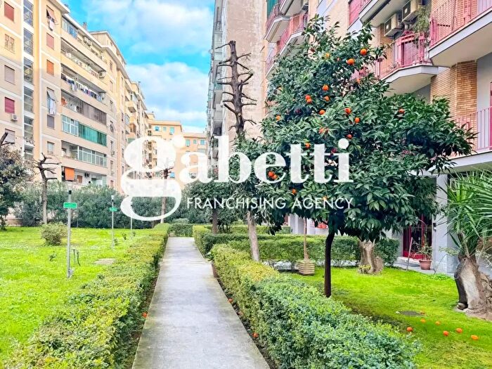 Appartamento quadrilocale in vendita in Via Ausonia, Roma