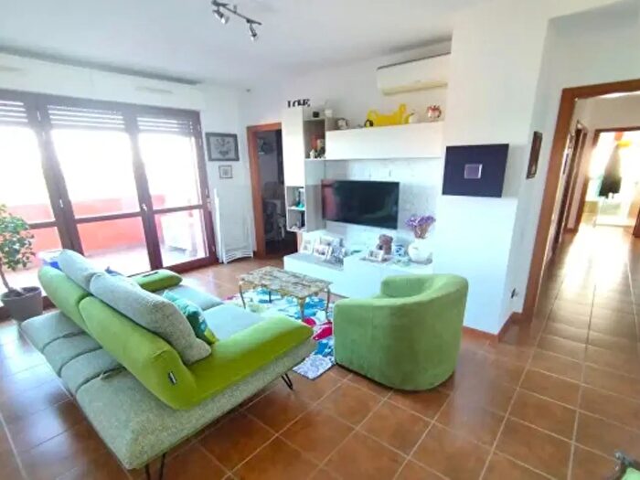 Appartamento quadrilocale in vendita in Via Arona, Rho