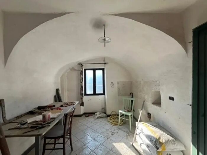 Casa quadrilocale in vendita in Via Dante Alighieri, Chiusanico