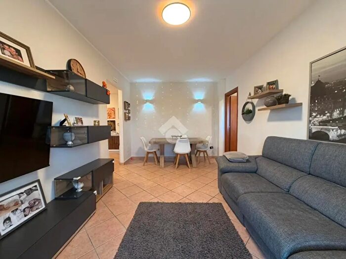 Appartamento trilocale in vendita in Via Giuseppe Casciaro, Lecce