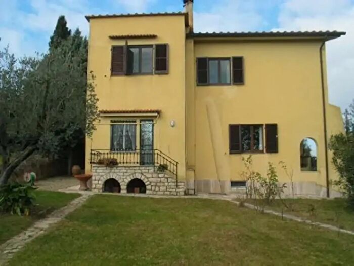 Casa con 6 locali in vendita in Via di Cappuccini, Lucignano