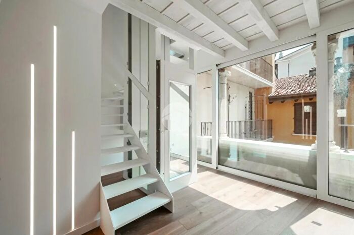 Appartamento quadrilocale in vendita in Via Dante, Brescia