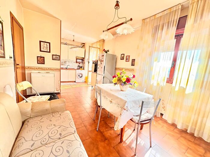 Appartamento con 5 locali in vendita in Via della Stadera, Napoli