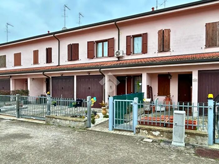 Casa quadrilocale in vendita in Via Provinciale Superiore, Molinella