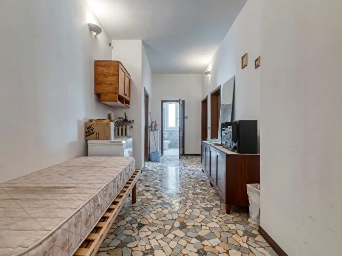 Appartamento trilocale in vendita in Via Azzurra, Bologna