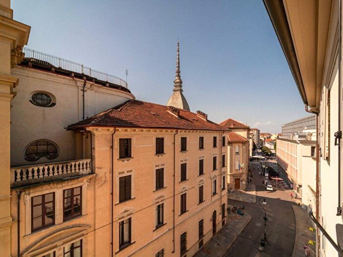 Appartamento quadrilocale in affitto in Via Sant'Ottavio, Giardini Reali, Torino