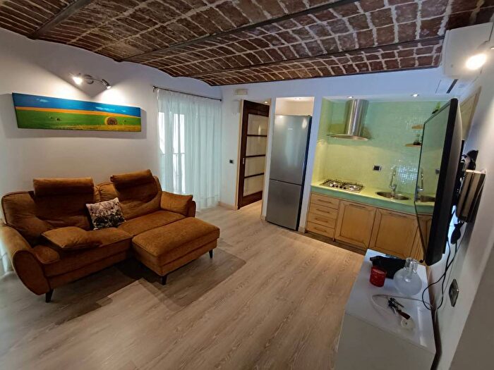 Appartamento bilocale in affitto in Via Giordano Bruno, Mergellina Piedigrotta, Napoli