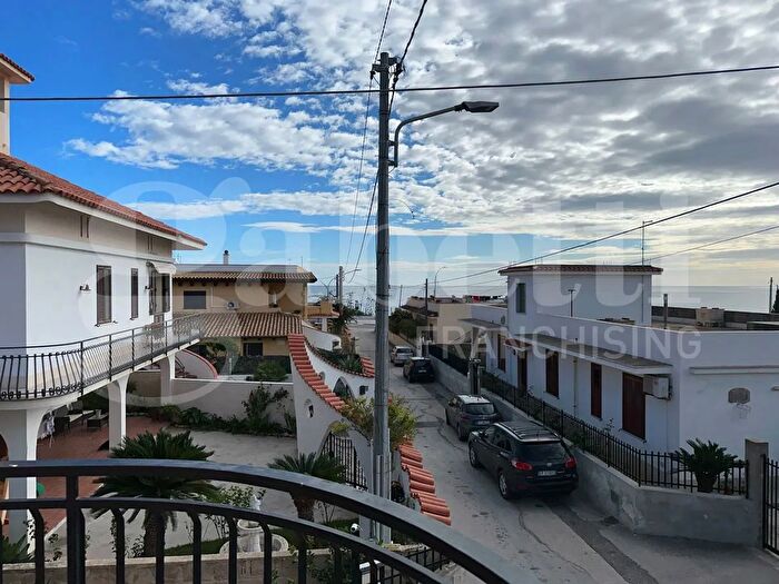 Casa con 12 locali in vendita in Via Amedola, Avola