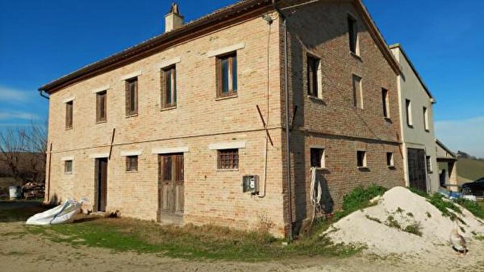 Casa con 6 locali in vendita in Via Jesi, Ostra