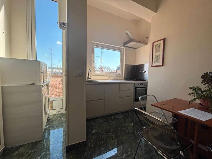 Appartamento quadrilocale in affitto in Viale Emilio Caldara, Porta Romana Medaglie d'Oro, Milano