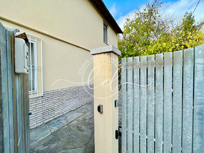 Casa quadrilocale in vendita in Pietrasanta