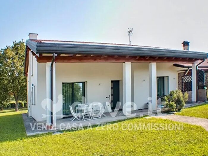 Casa con 6 locali in vendita in Via Roma d, Rubano