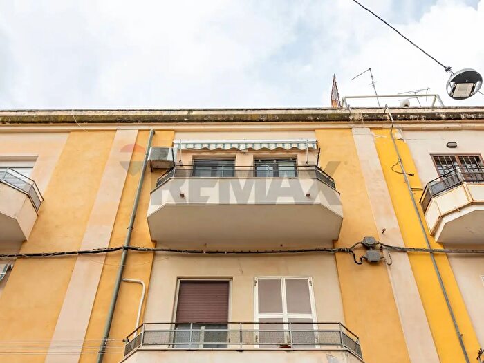 Appartamento quadrilocale in vendita in Via Pindaro, Siracusa